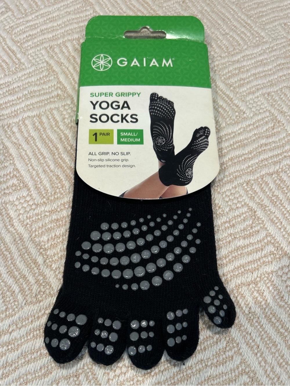 NWT Gaiam Super Grippy Yoga Socks. SZ Small/Medium. Pilates. Barre.